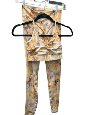 SAVVI Floral Yellow & Gray Active Set - Cropped Sports Bra + Leggings